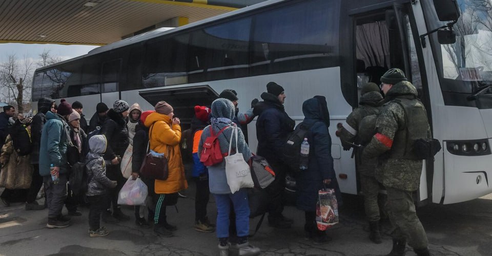 Окупанти готуються вивозити дітей з Енергодара до Криму - подробиці
