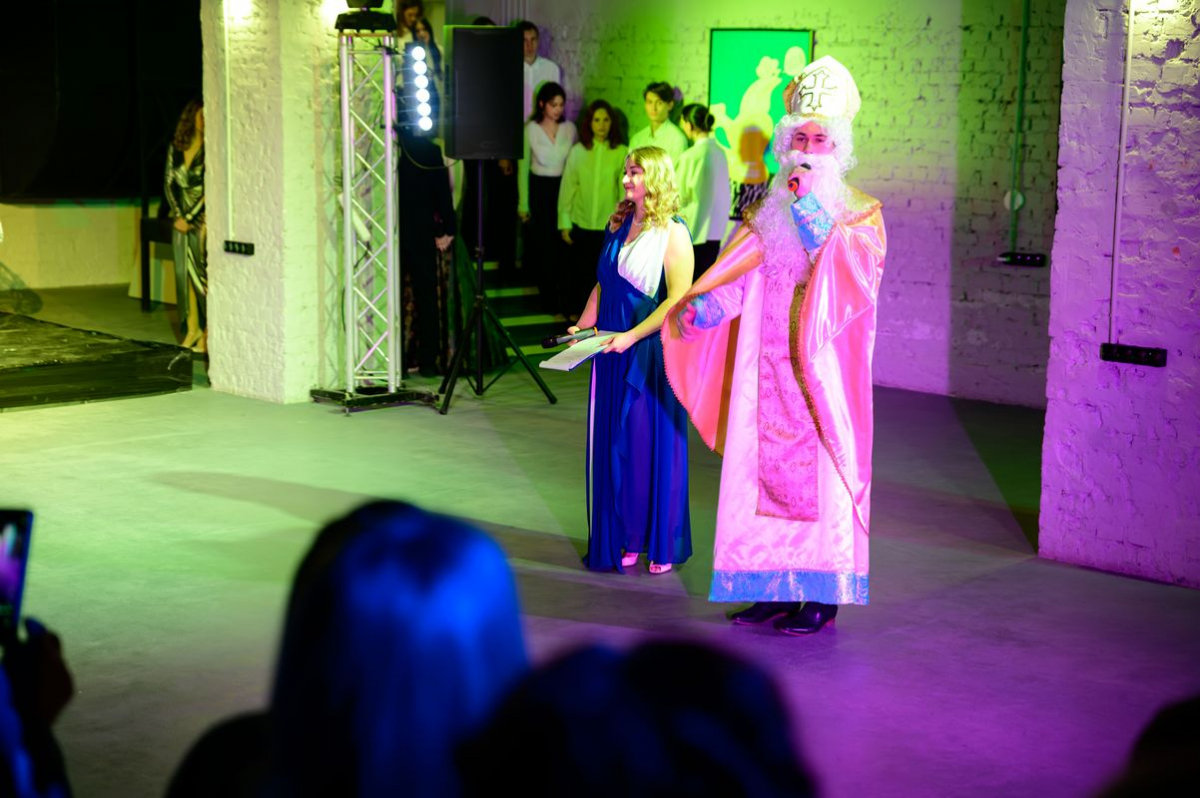 Свято з важливою метою: в Запоріжжі провели новорічний бал на підтримку захисників (фото, відео)