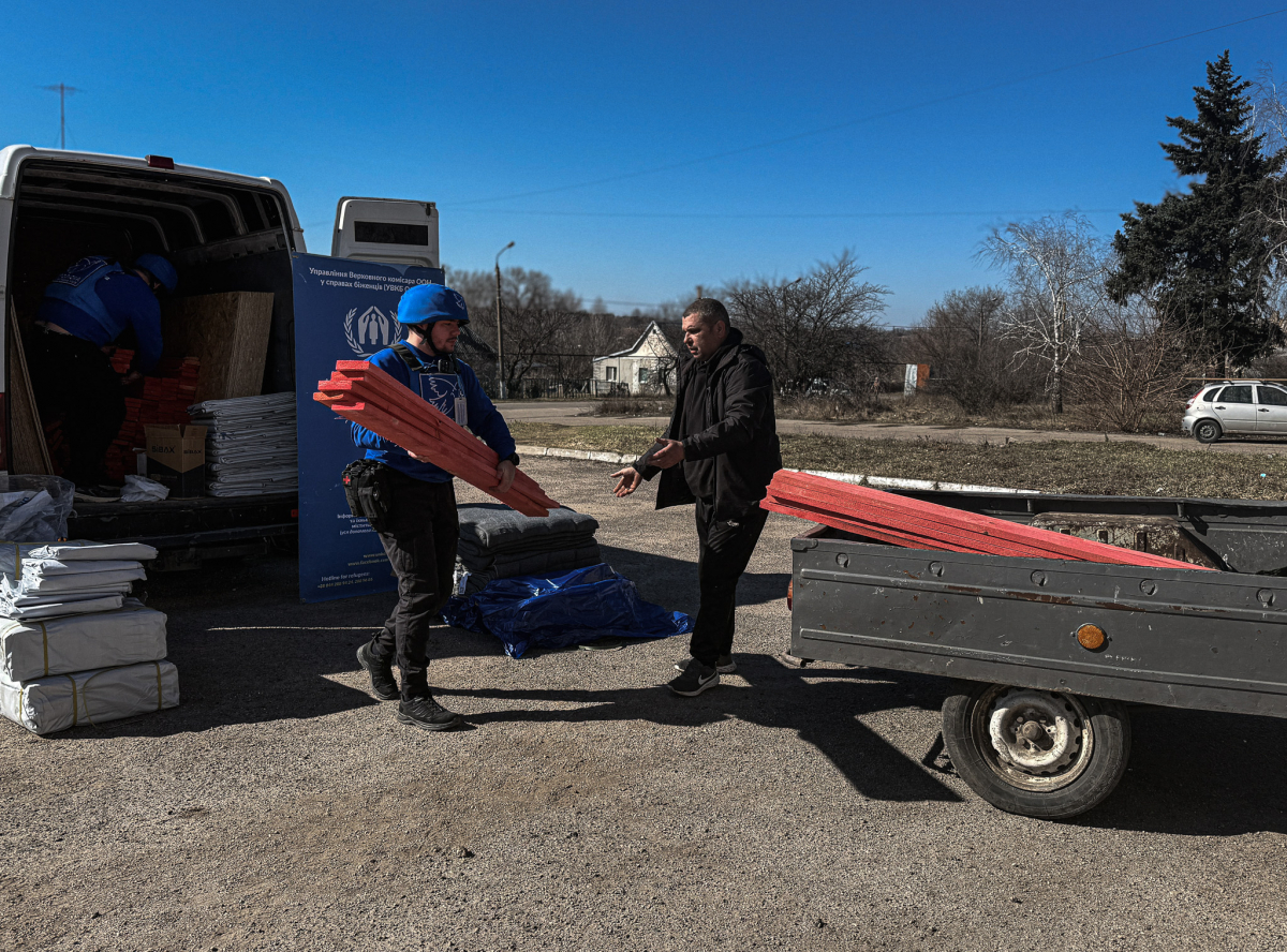 «Коли летить FPV — діти ховаються під деревом»: як під постійними обстрілами живе село Біленьке на Запоріжжі (фото)