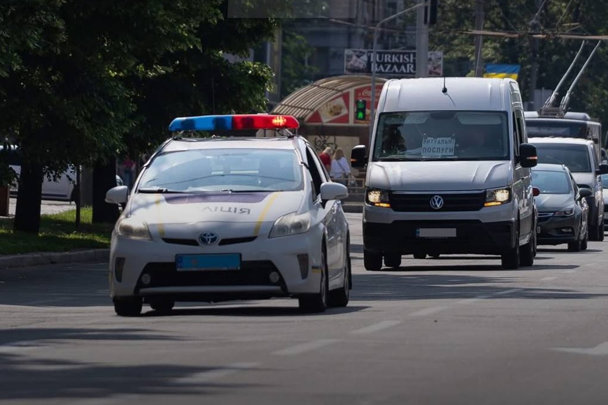 "Герої на щиті" - як проходить церемонія прощання із загиблими захисниками у Запоріжжі та куди звертатися рідним (фото, відео)