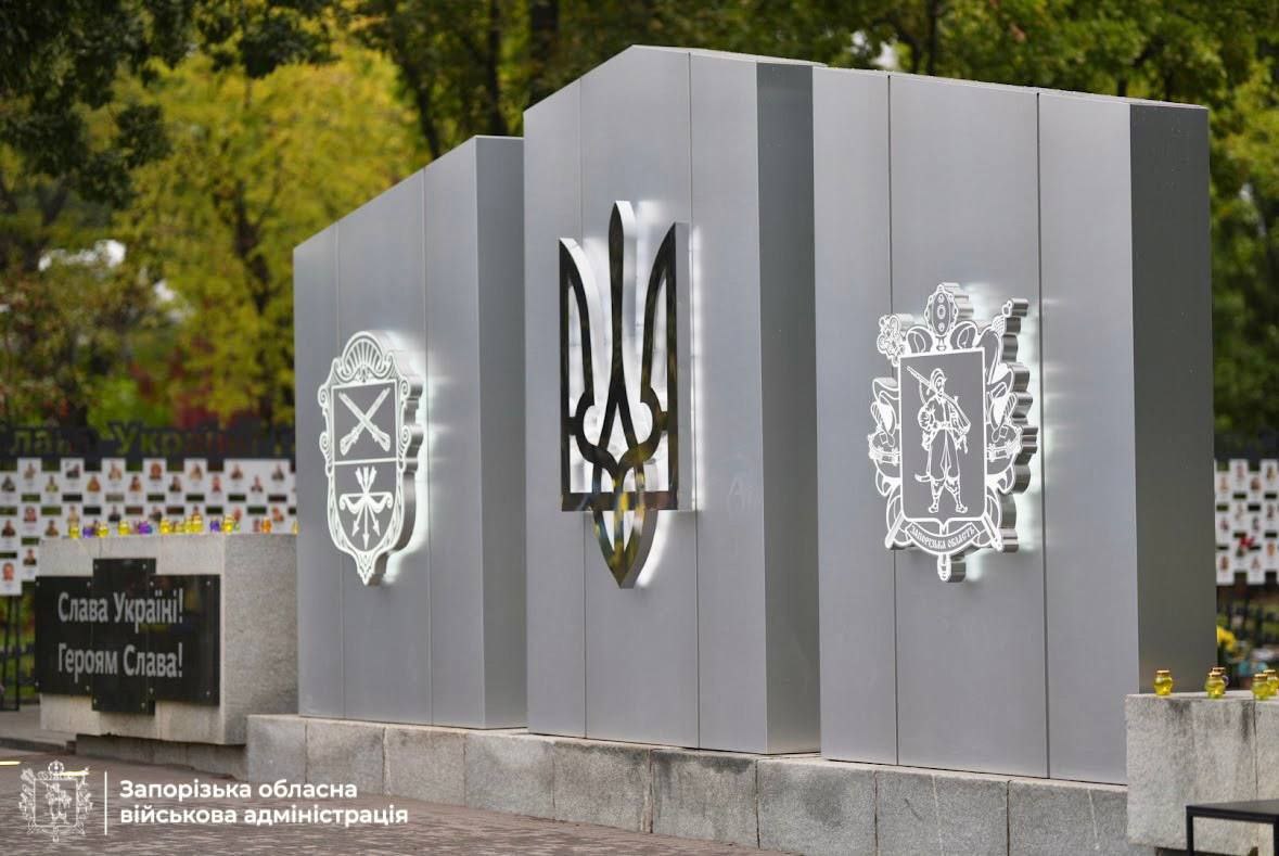 У Запоріжжі вшанували Героїв війни – Алея пам’яті поповнилася новими стендами (фото)