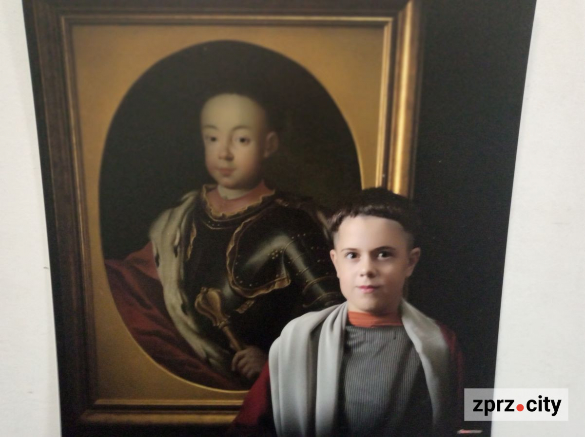 Перетворив людей на скульптури та на історичні постаті – у Запоріжжі відкрили виставку відомого українського фотохудожника