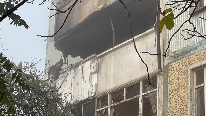 "Вже не перший прильот" - запоріжці розповіли, як рятувалися під час атаки безпілотників та що залишилось від їхніх домівок (фото, відео)