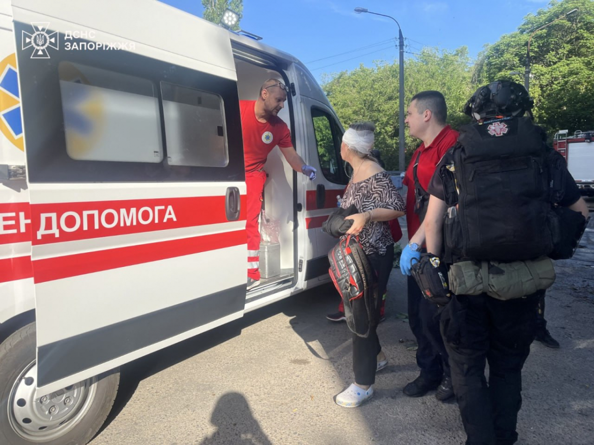 Росія атакувала Запоріжжя: є загиблі та поранені, пошкоджено інфраструктуру (фото, відео) 