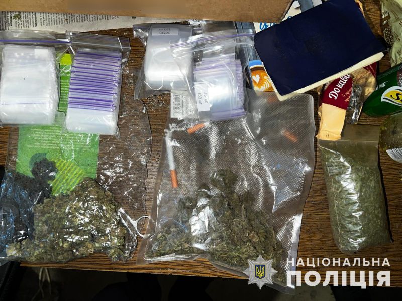 Запоріжець зберігав дома майже 2 кг наркотиків - фото