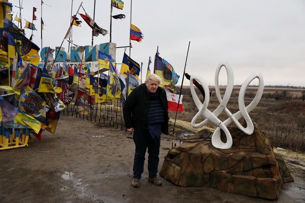 "Українці переможуть" - екс-прем'єр Британії Борис Джонсон відвідав позиції ЗСУ на Запорізькому напрямку (фото)