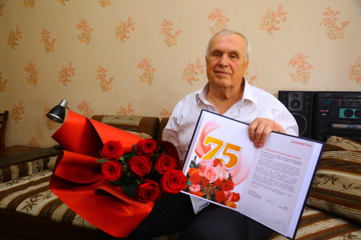 75 років Заслуженому металургу – ветеран з Запоріжжя приймав вітання
