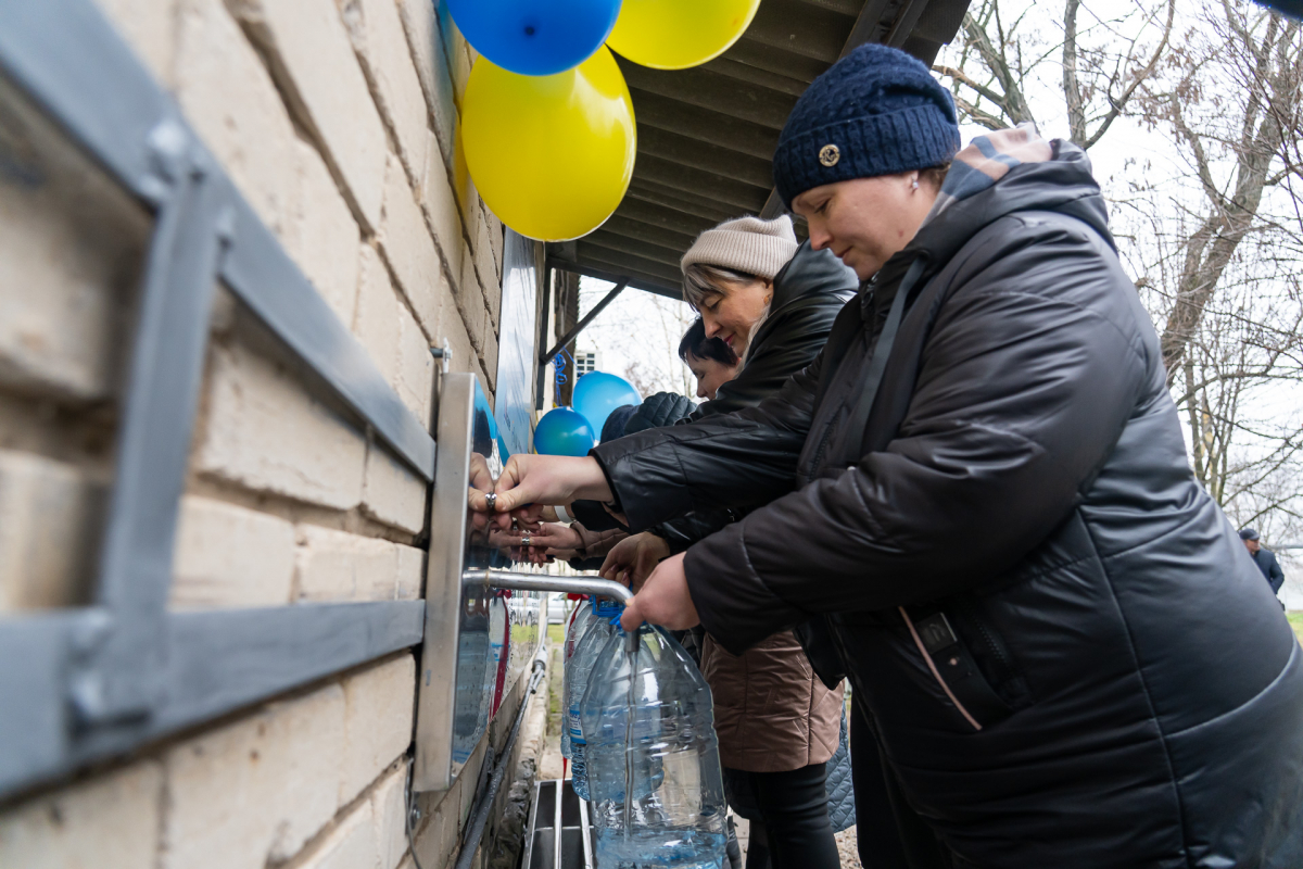 У селищі Запорізької області відкрили сучасний бювет з артезіанською водою - були проблеми після обміління Каховського водосховища