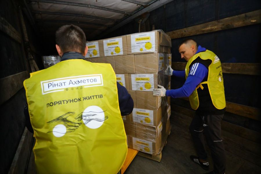 Фонд Ріната Ахметова відправляє гуманітарний вантаж до звільнених населених пунктів Донеччини