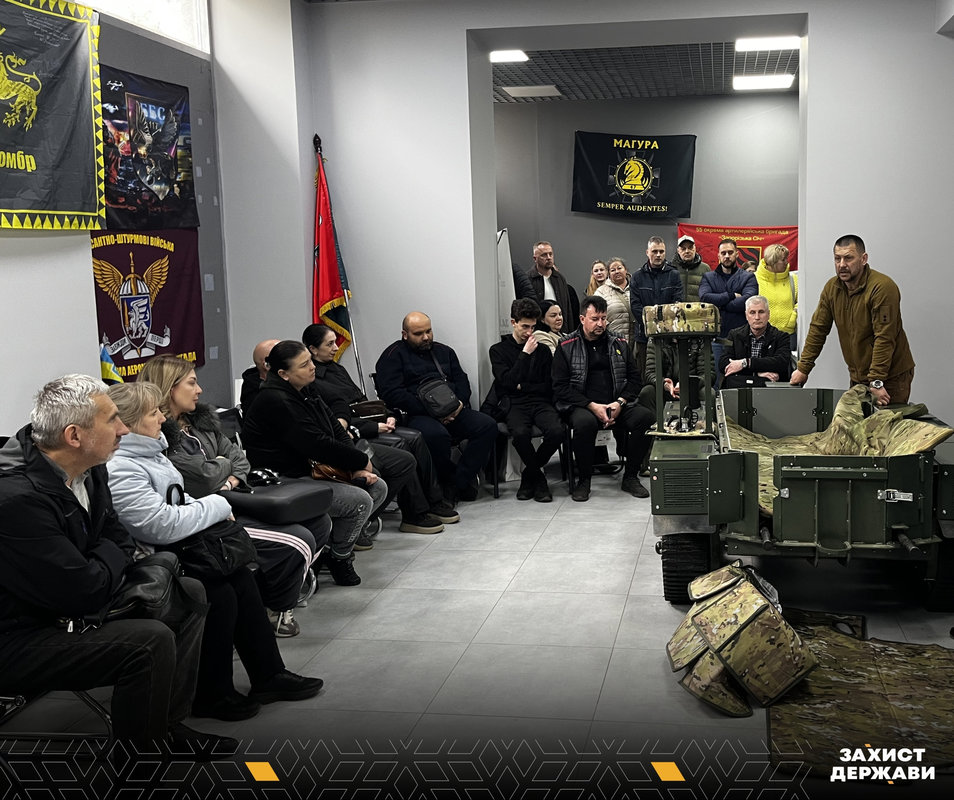 У Запоріжжі презентували «Терміт 2.0» — наземний робот поїде на фронт рятувати життя (фото)