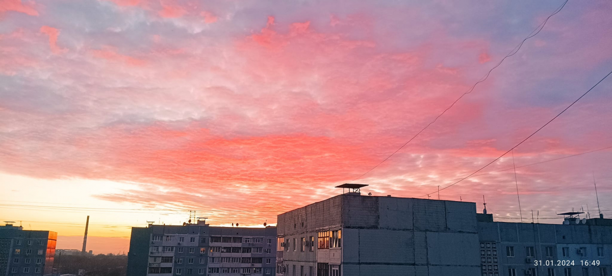 Запорожців вразив надзвичайно гарний захід сонця - фото