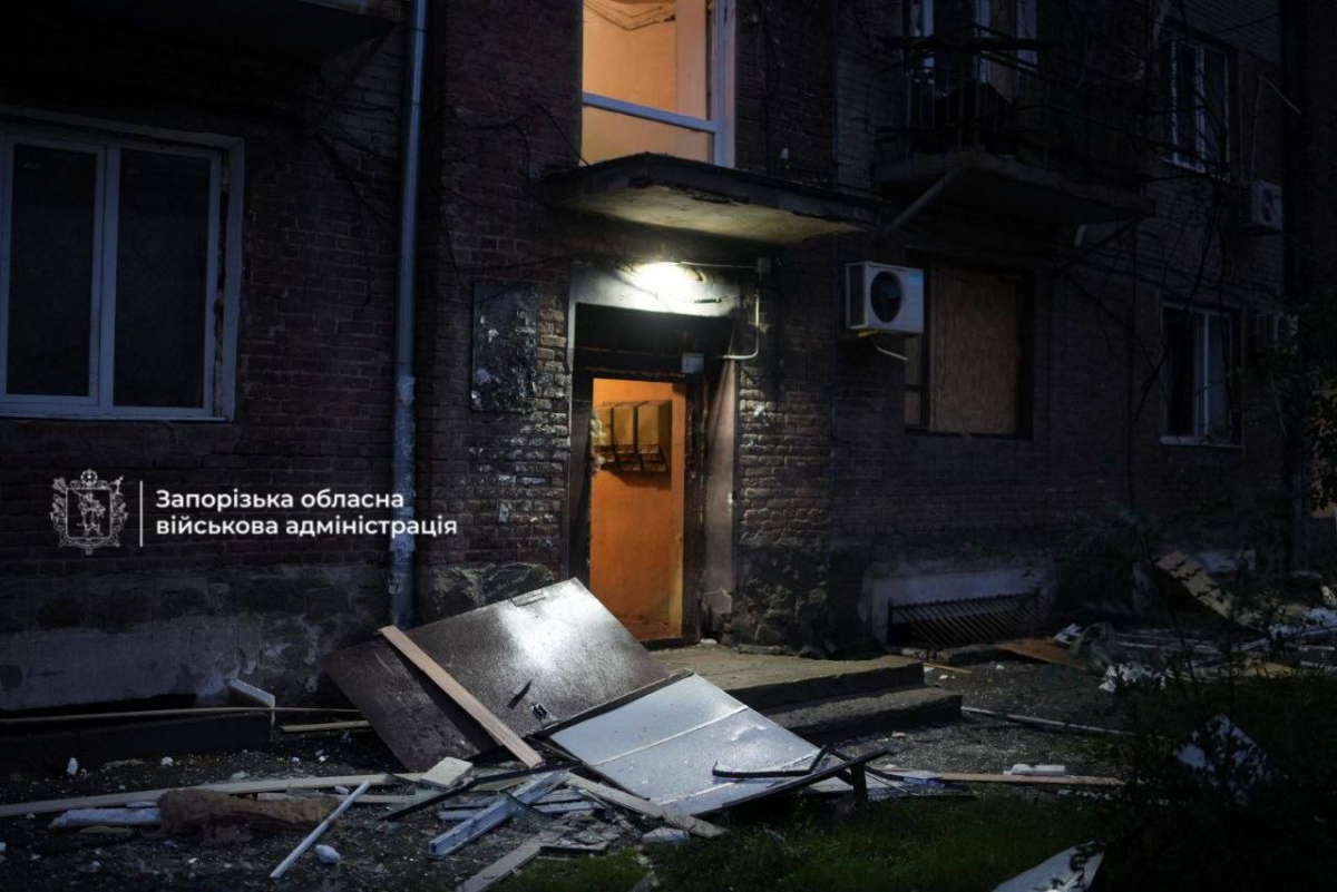 Росіяни вдарили дронами по Запоріжжю: загинула 27-річна жінка, поранило дитину та 58-річну жительку (фото)