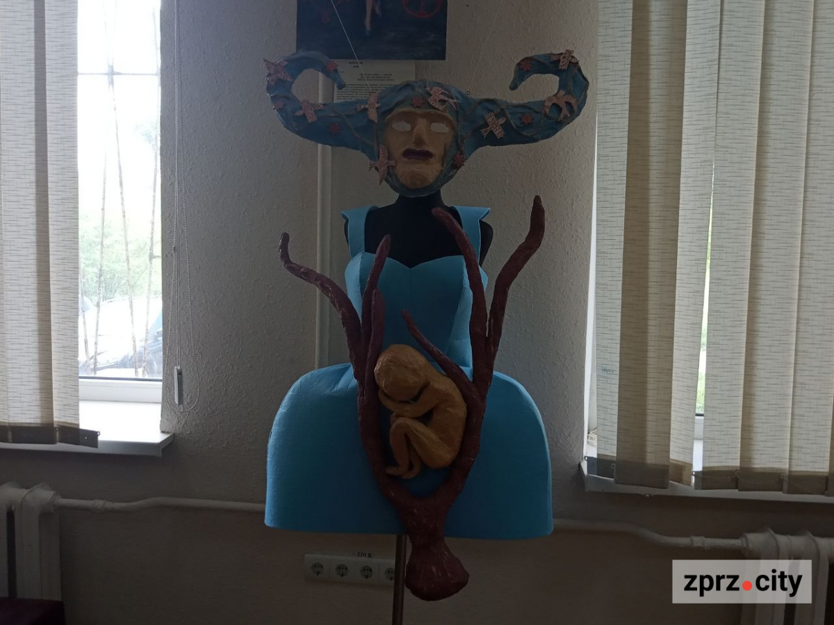 У Запорізькому художньому музеї показали сюрреалістичний калейдоскоп - фото