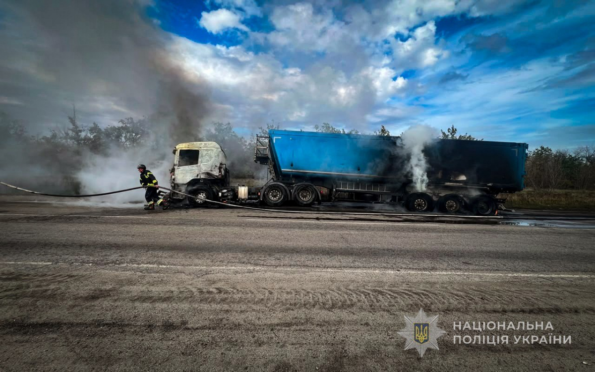 Обстріл автобуса, складу та рятувальників: на Запоріжжі внаслідок атак загинула людина, є поранені (фото)
