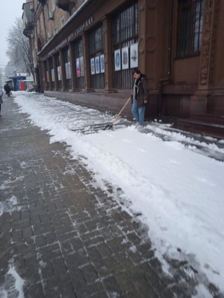 Хто у Запоріжжі має прибирати сніг, крім комунальників