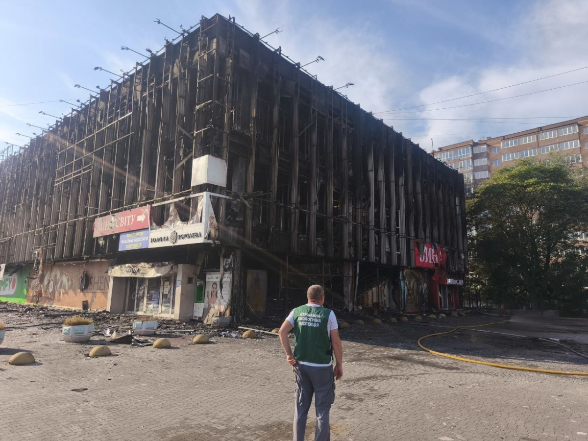 Масштабні руйнування та згарища: у Запоріжжі екологи обстежили місця ударів російських дронів (фото)