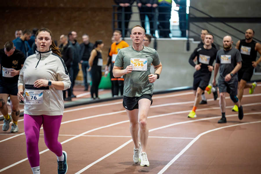 Забіг пам’яті поліцейських об’єднав сотні людей – у Запоріжжі вшанували загиблих правоохоронців (фото, відео)