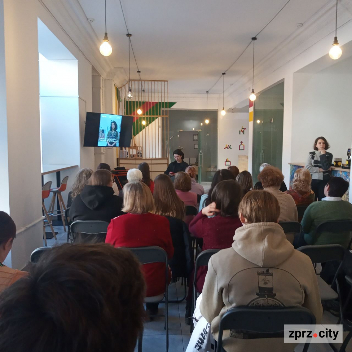 "Мені здавалася прикольною думка прикрашати тіло частинами тіла": у Запоріжжі побувала художниця, чиї скульптури можуть зачарувати і шокувати (фото)