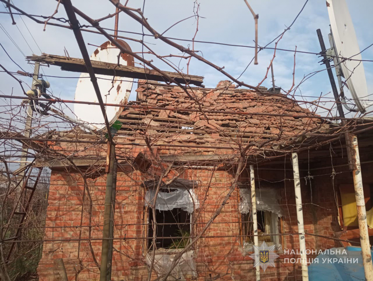 На Запоріжжі російський безпілотник влучив у цивільний автомобіль - поранено водія (фото)