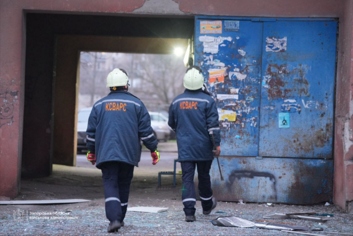 Окупанти атакували Запоріжжя: армія рф завдала удару по житловому району - що відомо (фото, відео)