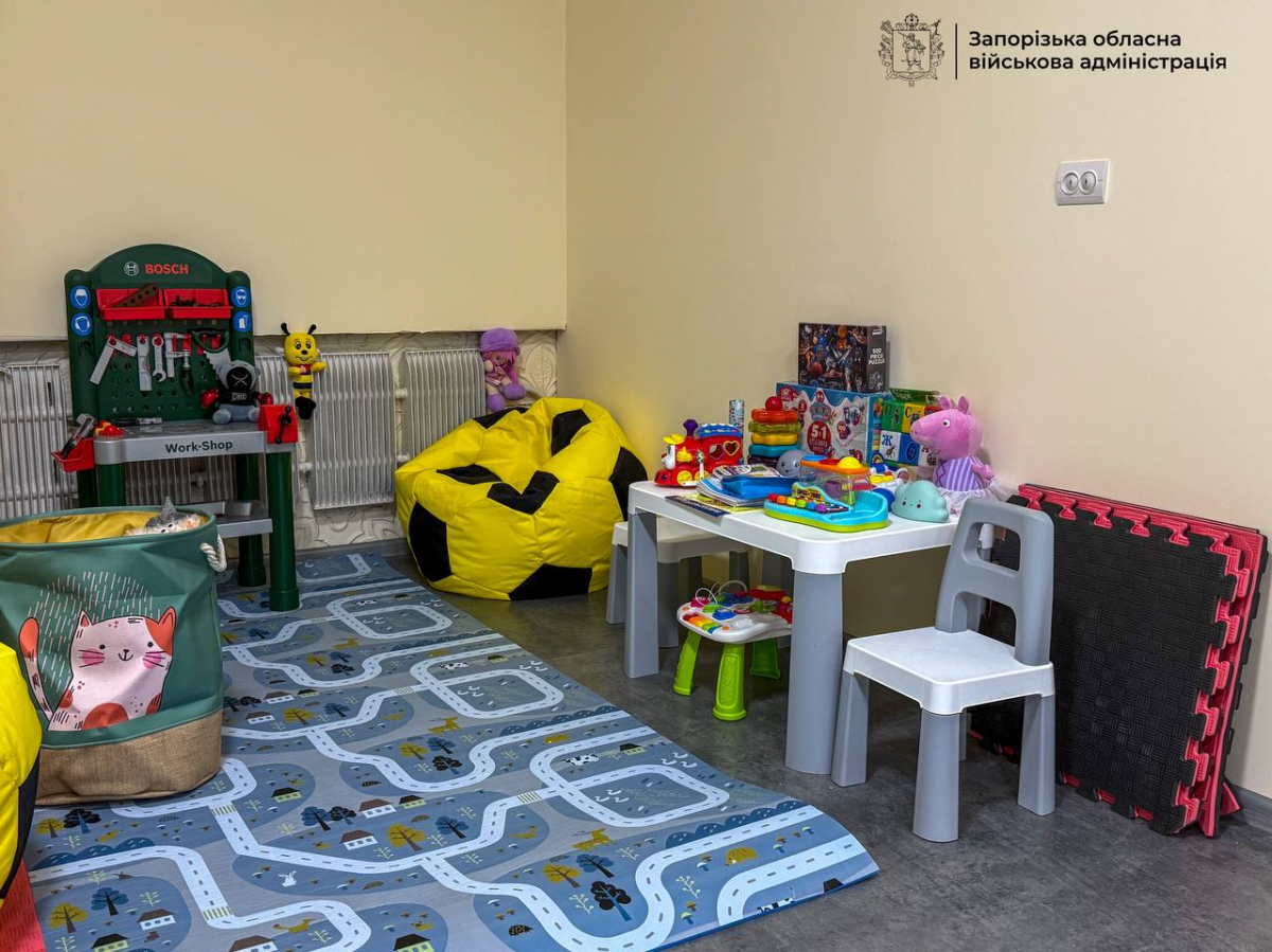  Інклюзивний простір для евакуйованих та постраждалих від війни – у Запоріжжі запрацював центр підтримки (фото)