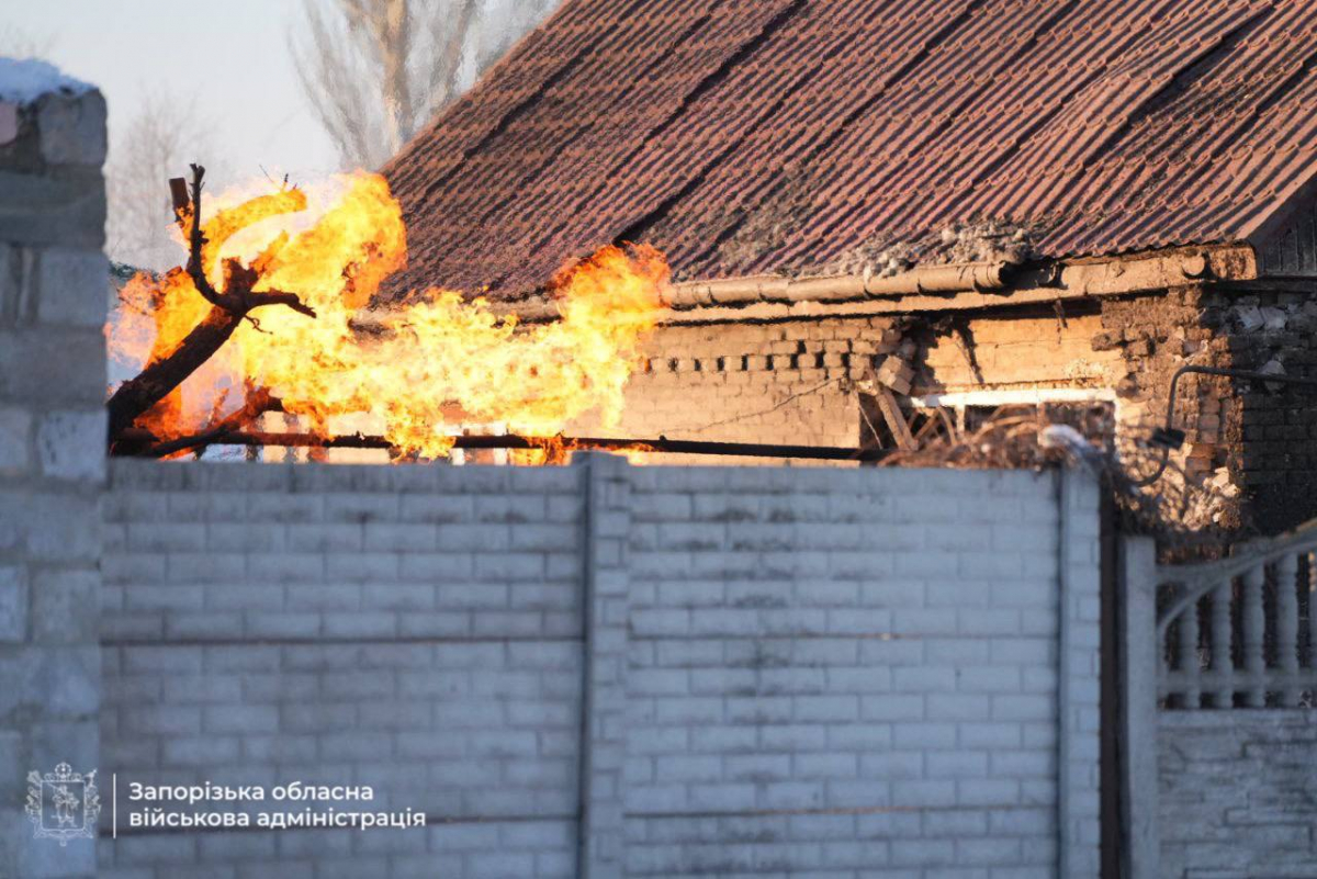 Напередодні Нового року ворог атакував Запоріжжя - фото наслідків