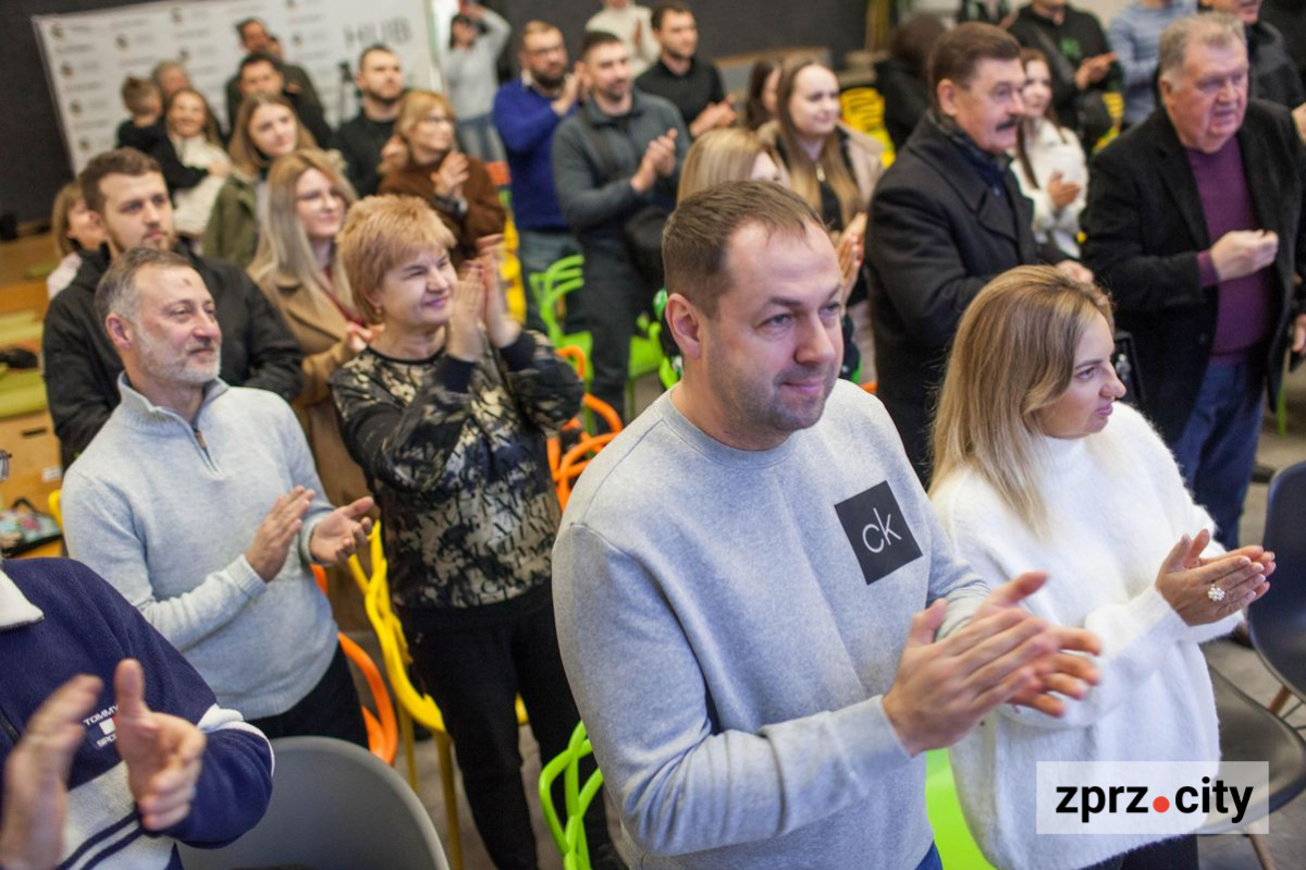 "Ця вистава більш направлена на цивільних" - у Запоріжжі показали п'єсу, засновану на листах і постах військових