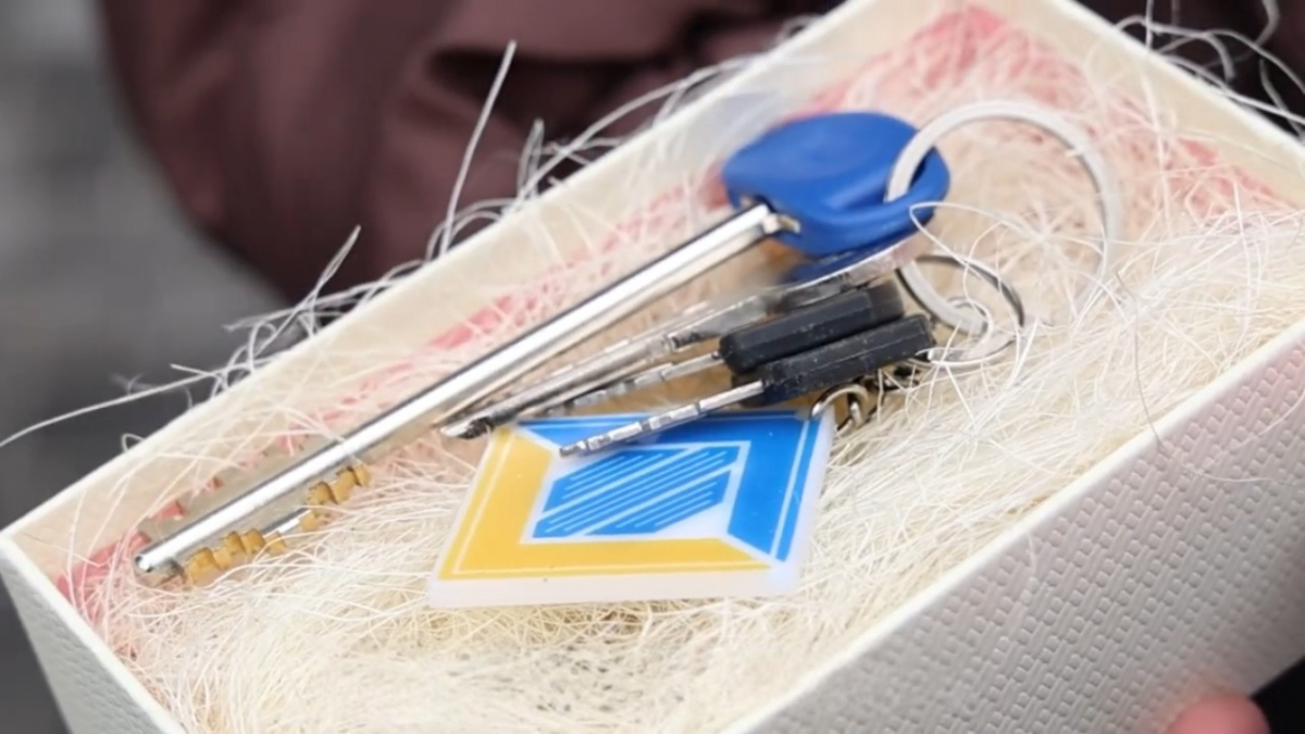 Повернення додому: у Запоріжжі мешканці отримали ключі від відновлених квартир (фото, відео)