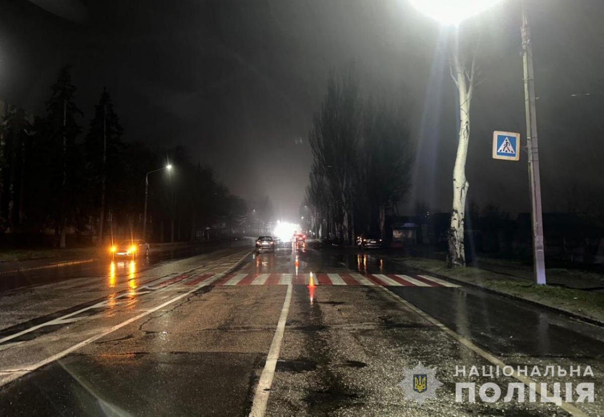 В одному з районів Запоріжжя автомобіль збив пішохода - поліція розшукує свідків смертельної ДТП