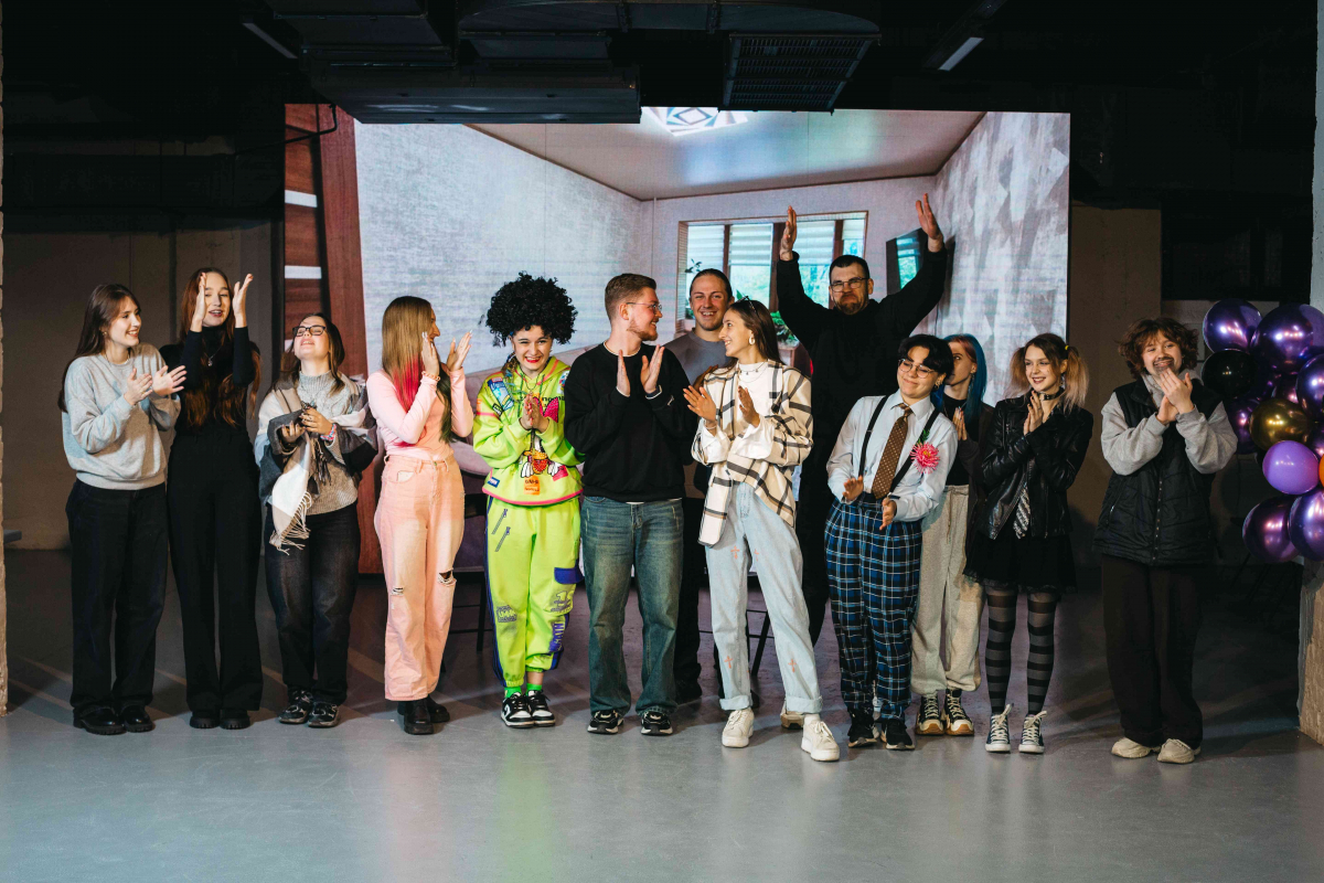 Насильство, що криється за нормальністю – у Запоріжжі молодь презентувала незвичну виставу (фото)