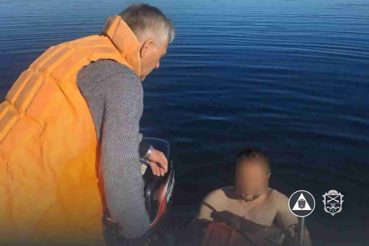 На Правобережному пляжі чоловіка віднесло течією до ДніпроГЕС