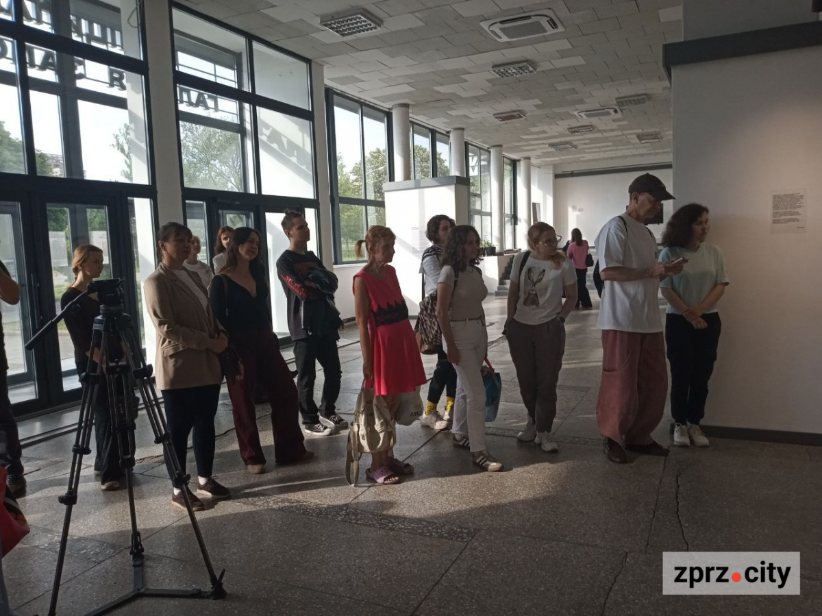 Виставка "Кривий ландшафт"