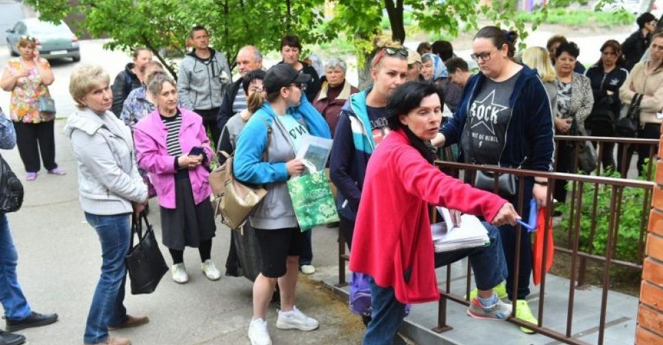 Жителі Запоріжжя та переселенці отримують продуктові ваучери та набори