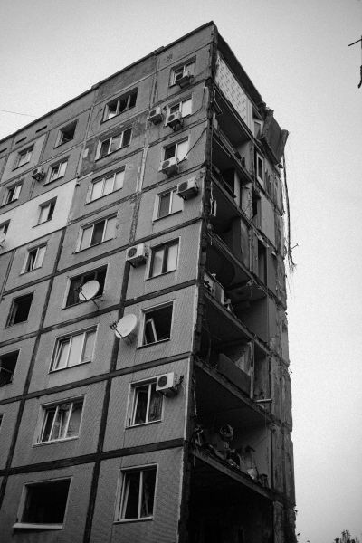 Фотограф з Києва побувала у Запоріжжі, щоб сфотографувати жахи війни у прифронтовому місті