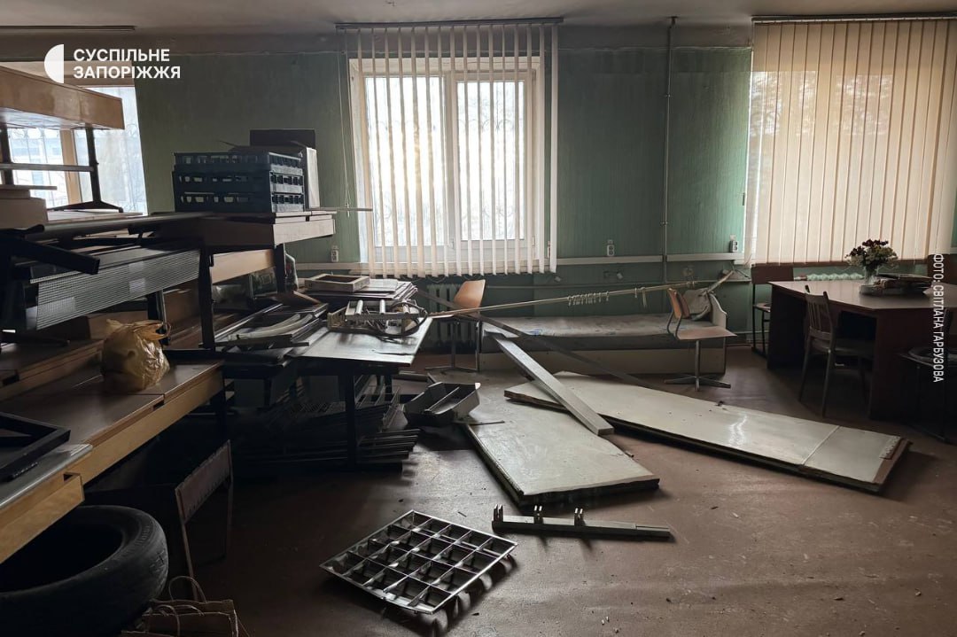 Пошкоджений коледж і зруйновані кабінети – як у Запоріжжі виглядає будівля після атаки дронів-камікадзе (фото, відео)