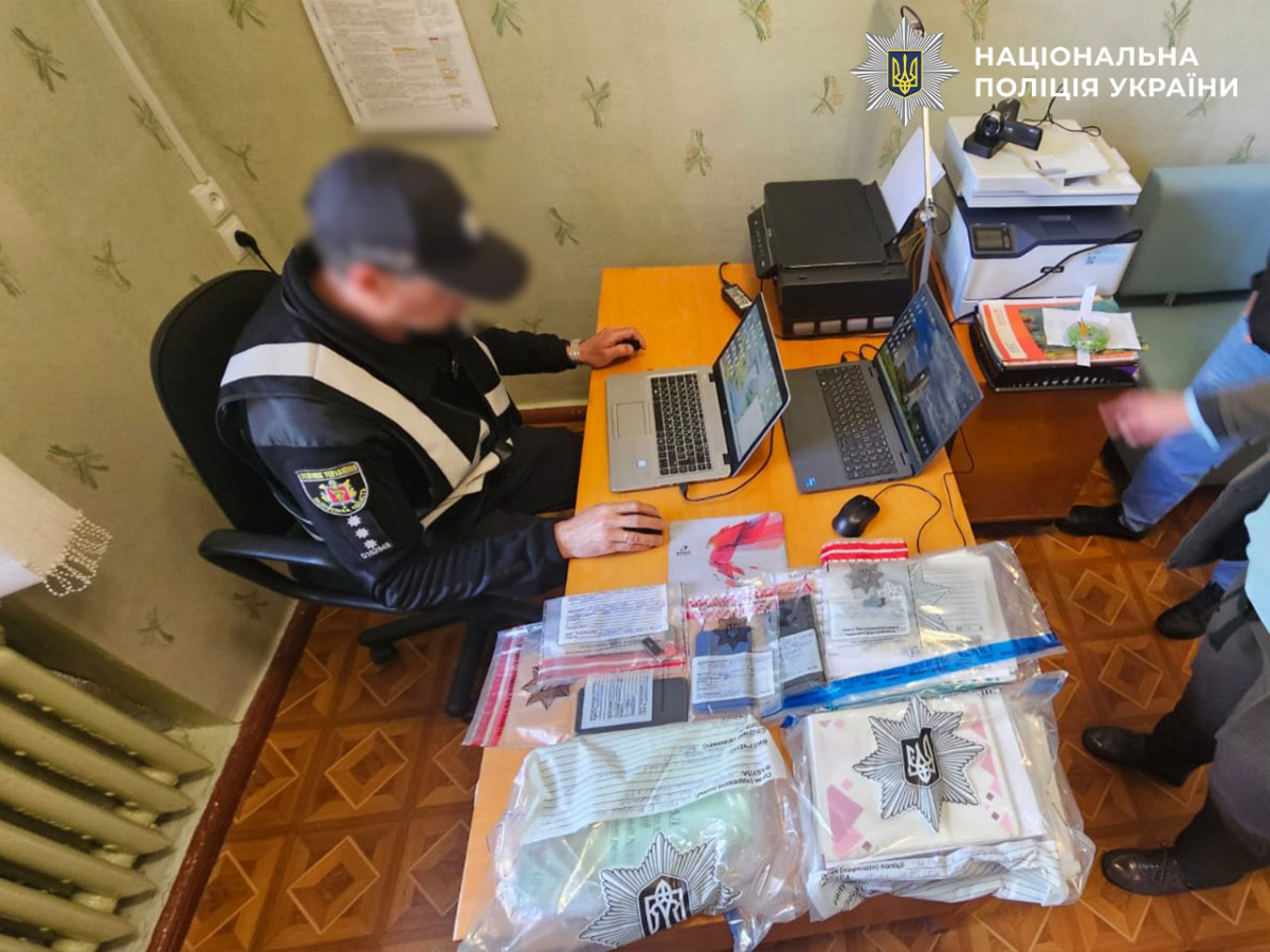 Не за покликанням, а заради відстрочки: у Запоріжжі викрили схему з фіктивними посадами у школах (фото)