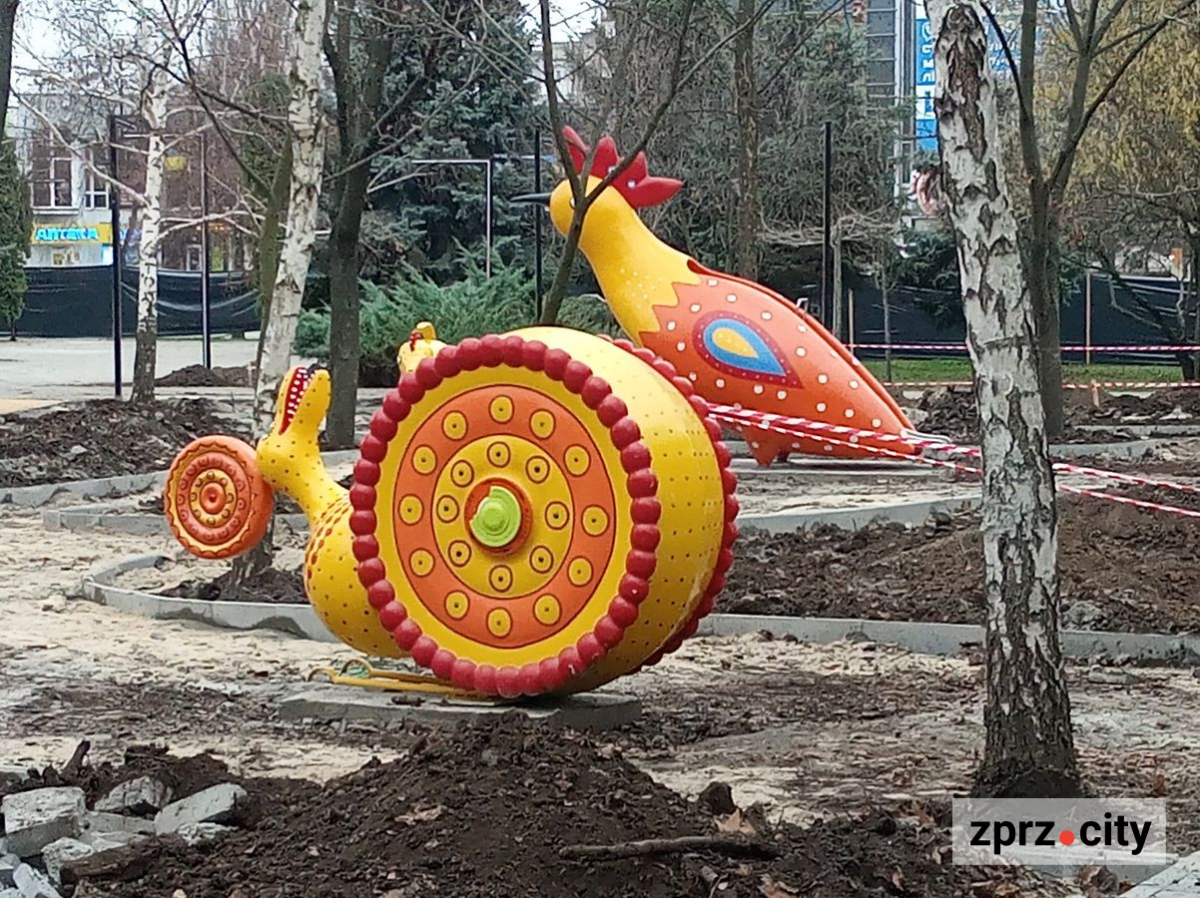 В одному із запорізьких скверів відкриють майданчик з фігурами фантастичних звірів - фоторепортаж