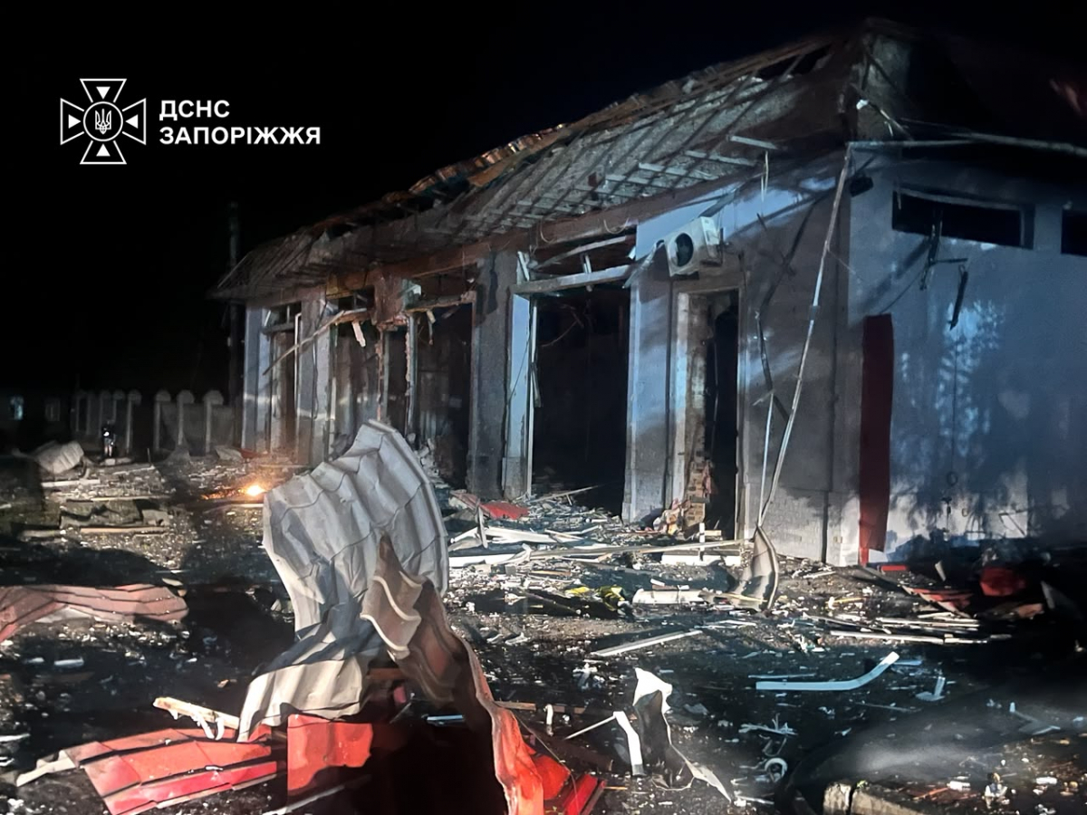 Атака на маршрутку та ранковий удар БпЛА: на Запоріжжі внаслідок обстрілів є загибла та поранені (фото, відео)