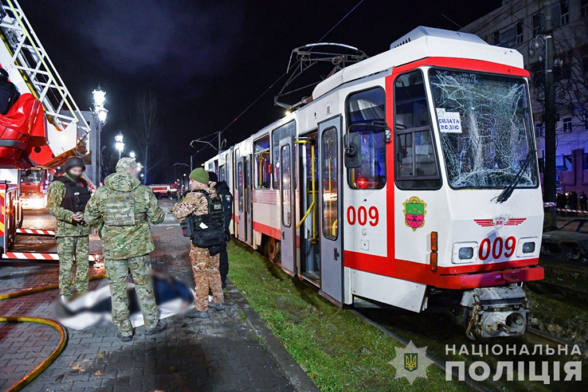 Неподалік від трамвая виникла пожежа, а поруч почали вибухати автівки: водійка розповіла про страшний рейс у Запоріжжі 8 січня