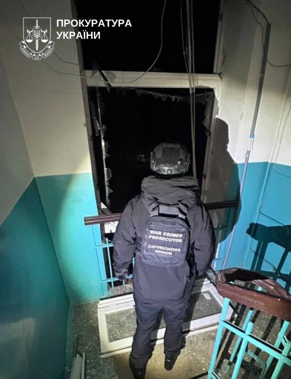 Росіяни вдарили дронами по Запоріжжю: загинула 27-річна жінка, поранило дитину та 58-річну жительку (фото)