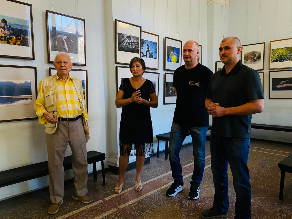 У запорізькому фотоклубі відкрили виставку трьох авторів - вхід безкоштовний