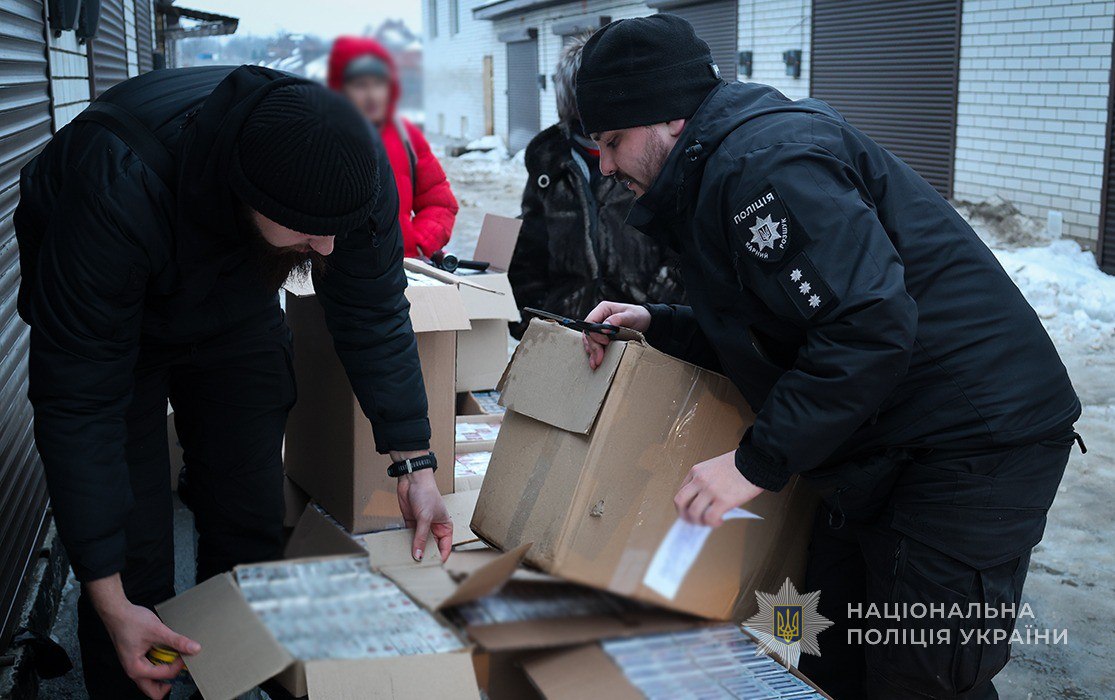 Тіньовий бізнес тютюну: в Запоріжжі викрили нелегальний продаж цигарок — що відомо (фото)