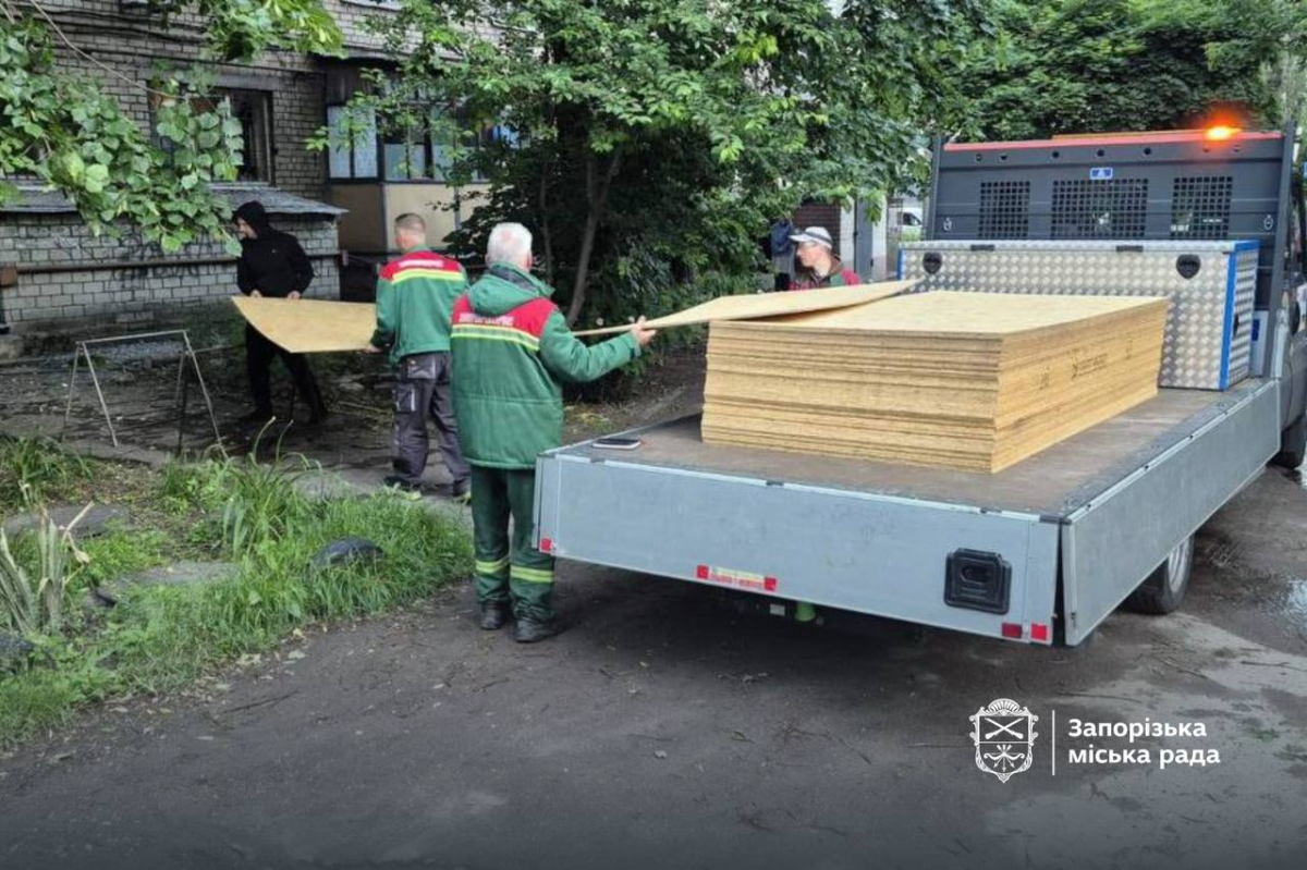 Наслідки ворожої атаки на Запоріжжя