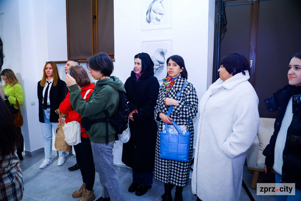 У Запоріжжі показали незвичайну виставку про жіночі тіла - фото