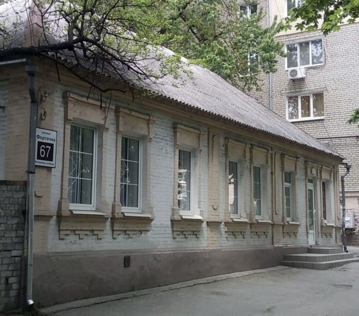 В історичній частині Запоріжжя знесли будинок священника і відкрили студію еротичного масажу