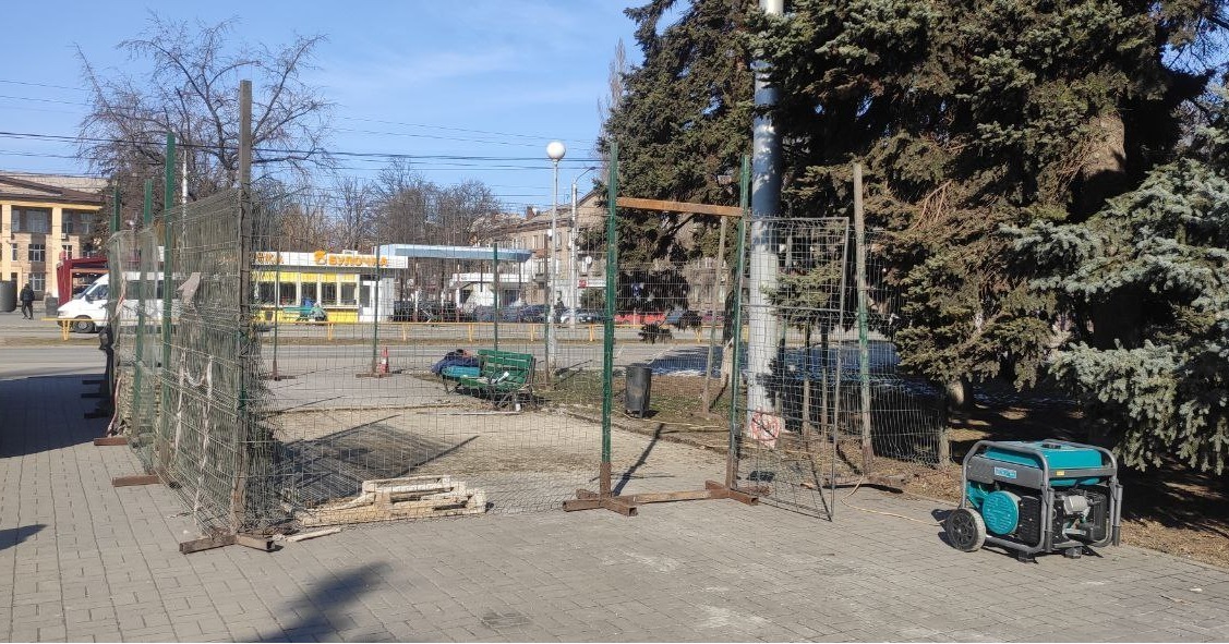 Друге в місті - у промисловому районі Запоріжжя почали встановлювати МАФ-укриття (фото)