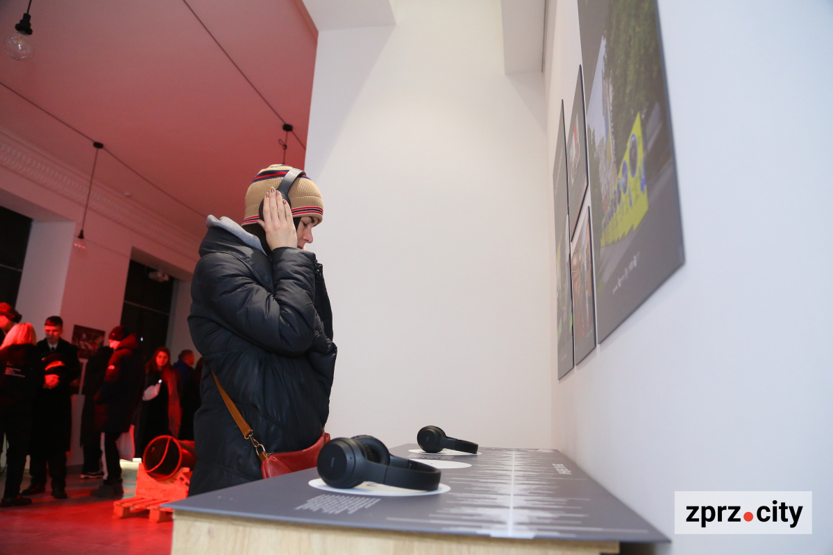 У Запоріжжі відомий історик провів виставку у віртуальній реальності – фото