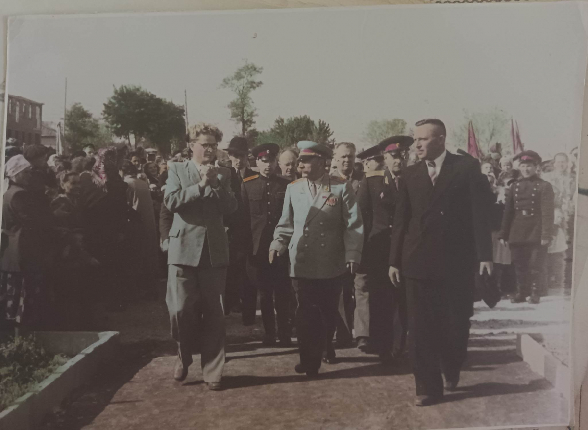 Запоріжанка показала унікальні фото Каховської ГЕС перед затопленням з сімейного архіву