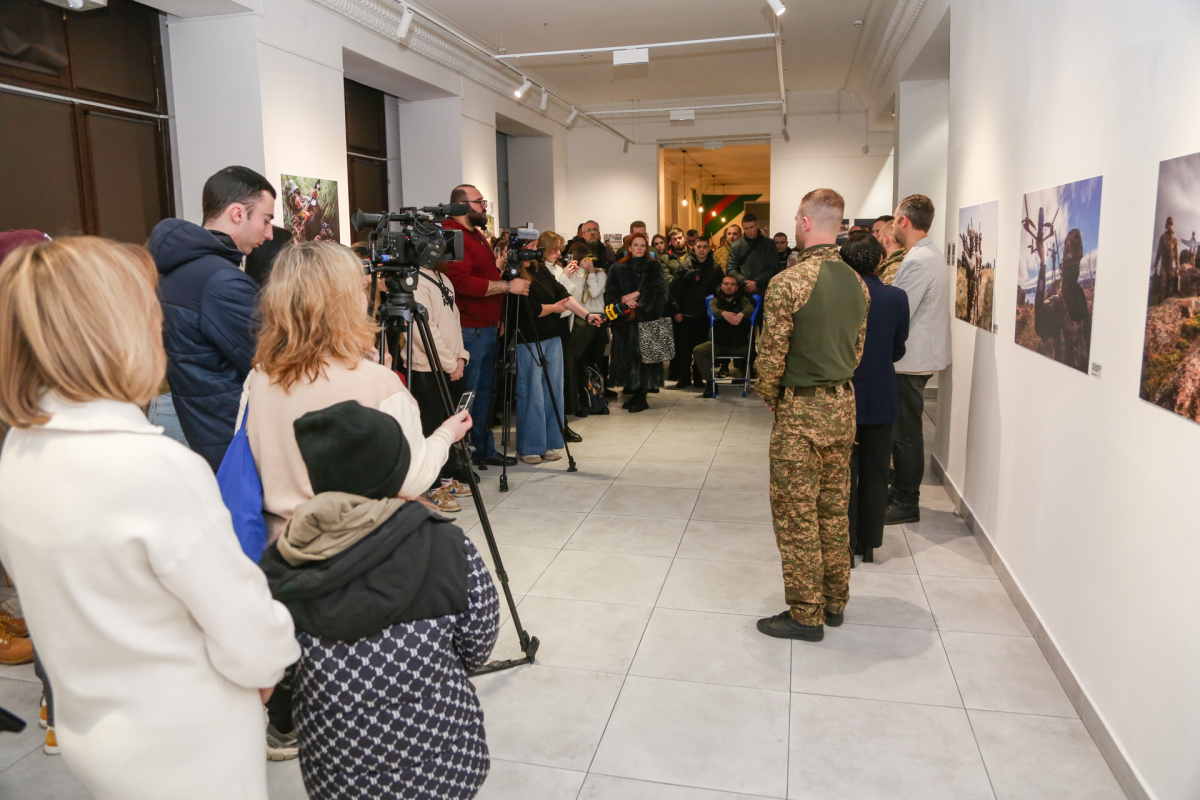 Відомий запорізький фотограф, який чудово знімає Хортицю, пішов у Нацгвардію і присвятив їй виставку