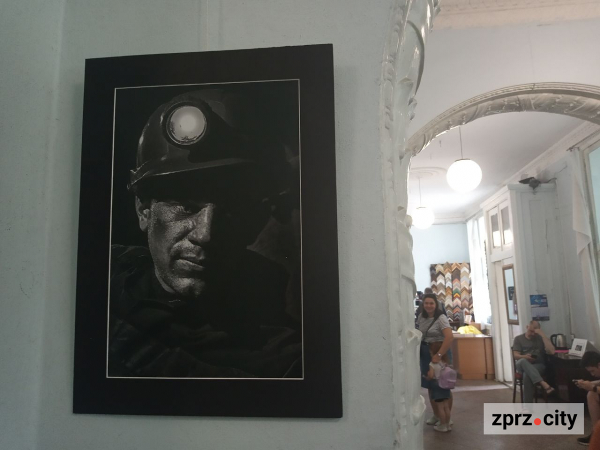 Фотохудожник з Кривого Рогу робив світлини під землею на глибині понад 1000 метрів - нова виставка у Запоріжжі